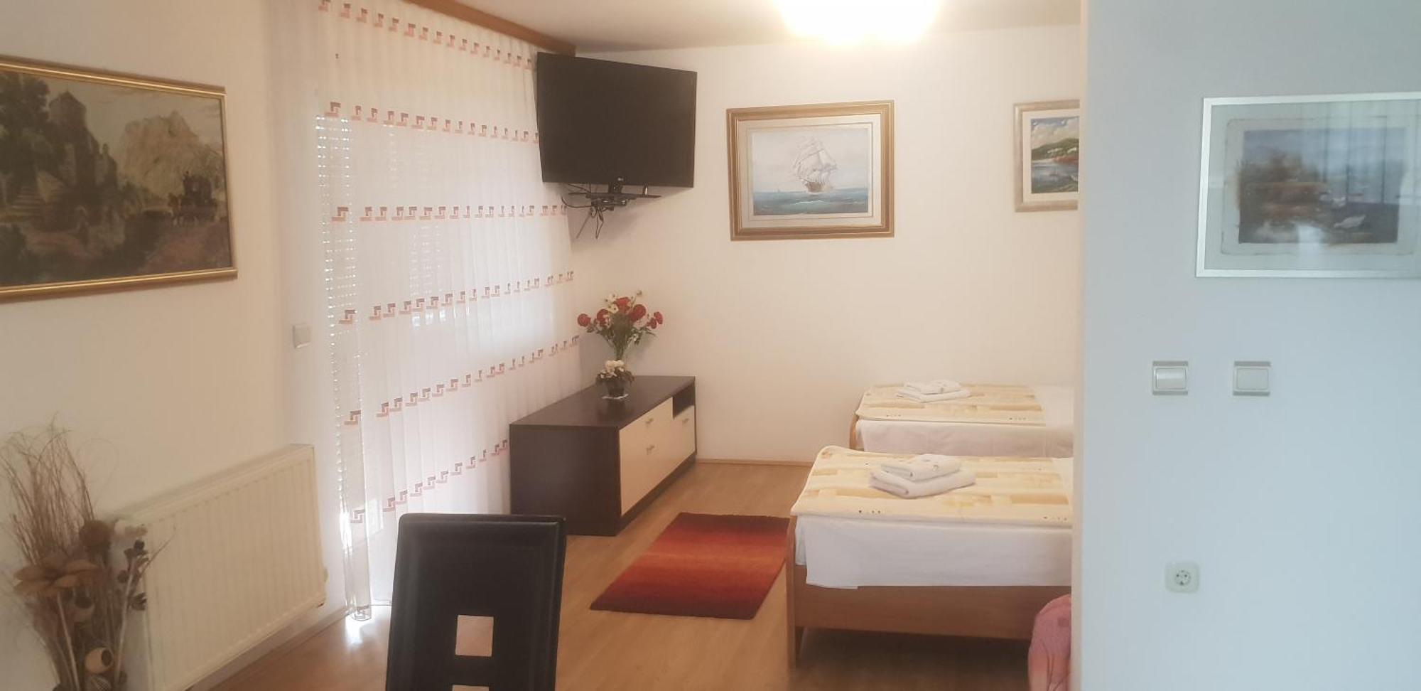 Apartments Mise Огулин Екстериор снимка