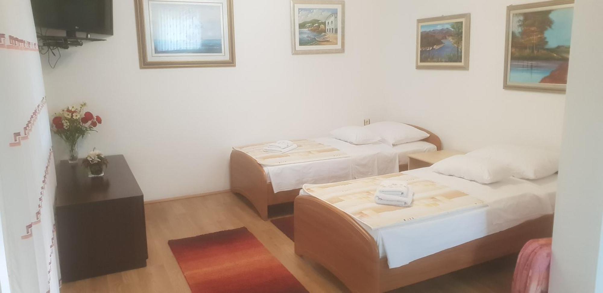 Apartments Mise Огулин Екстериор снимка