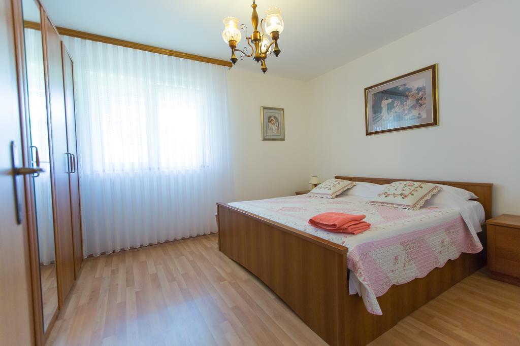 Apartments Mise Огулин Екстериор снимка