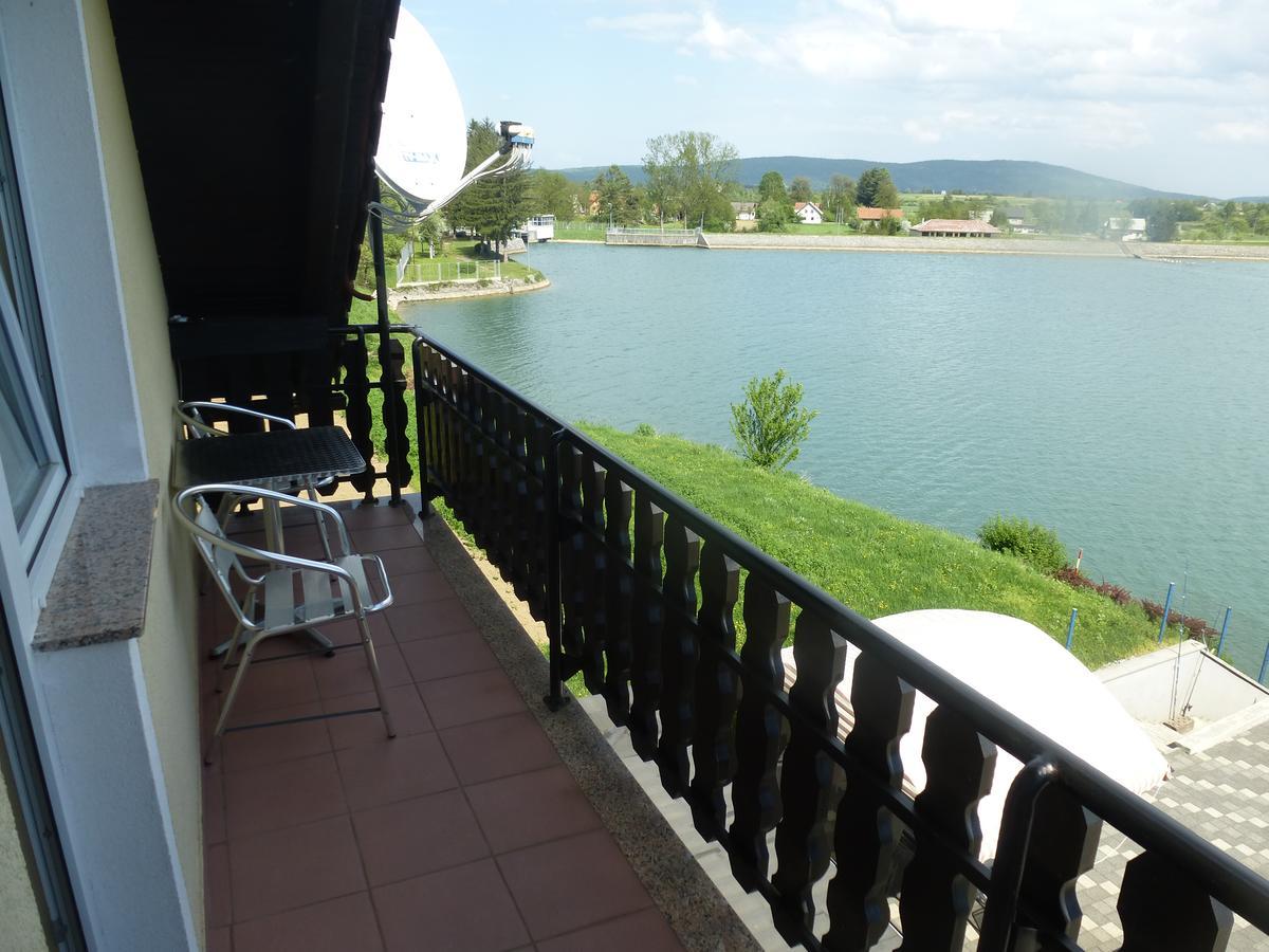 Apartments Mise Огулин Екстериор снимка